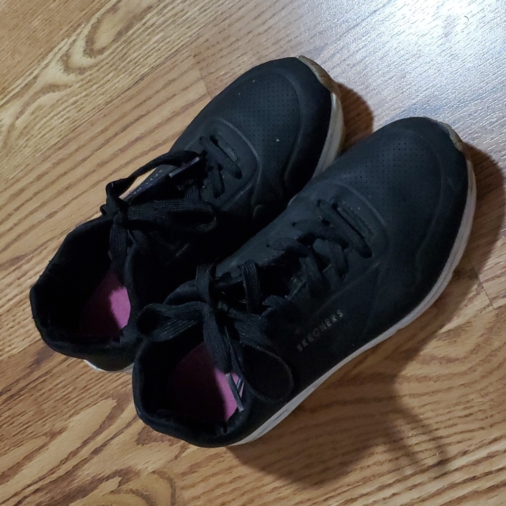 Skechers Women's Sneakers, Size 6 US Women's, black sneakers, pink inside